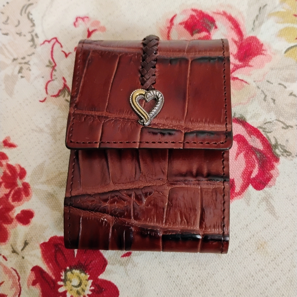 Elegant Brown Crocodile-Embossed Women's Bag